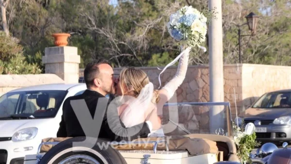 «Ένα μπράβο στον Πάνο Μουζουράκη που διαφήμισε...» - Σάλος στο twitter για τον γάμο του τραγουδιστή με την Μαριλού Κόζαρη