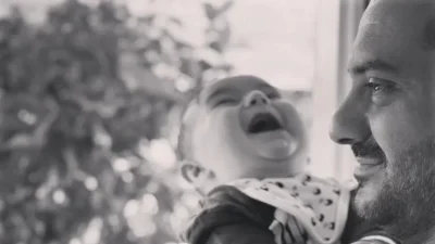 Ο ένας γάλα, ο άλλος μπύρα - Η βόλτα του Λεωνίδα Κουτσόπουλου με τον γιο του και η ξεκαρδιστική φωτογραφία