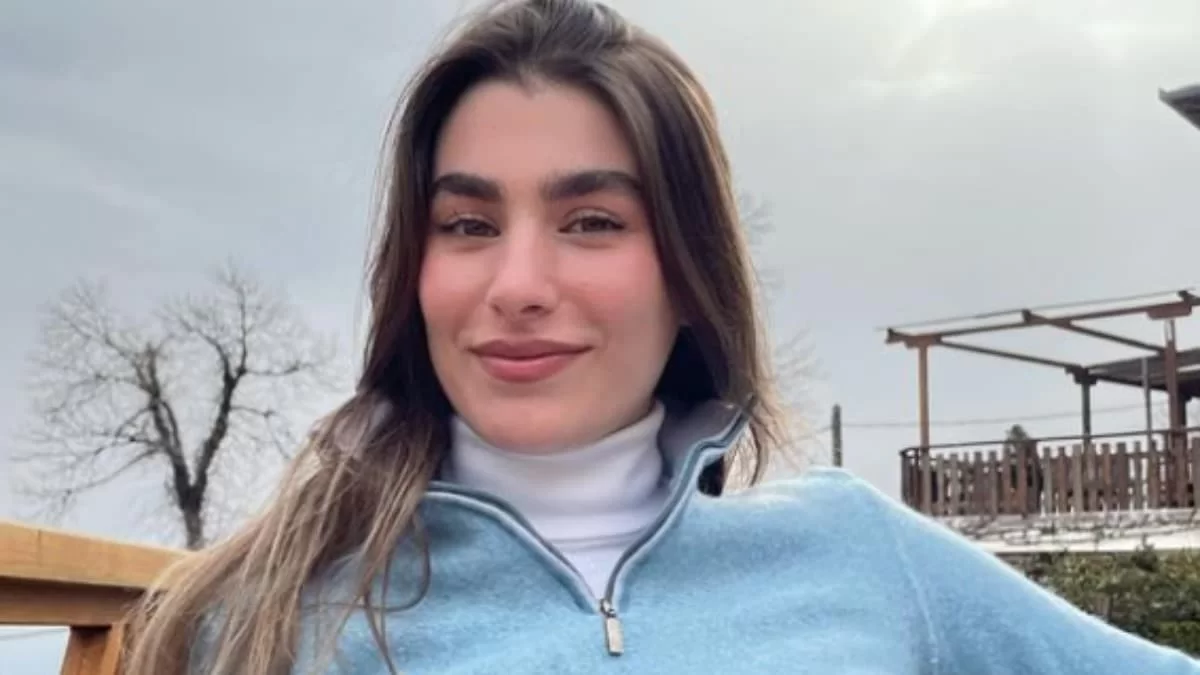 Σα να μη γέννησε ποτέ - Η Χρύσα Μιχαλοπούλου με κοντό κροπ τοπ 8 μήνες από την εγκυμοσύνη της