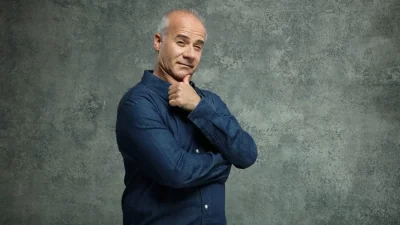 Επιστρέφει μετά από 5 χρόνια σιωπής - Με δικό του late night show ο Γιώργος Μητσικώστας