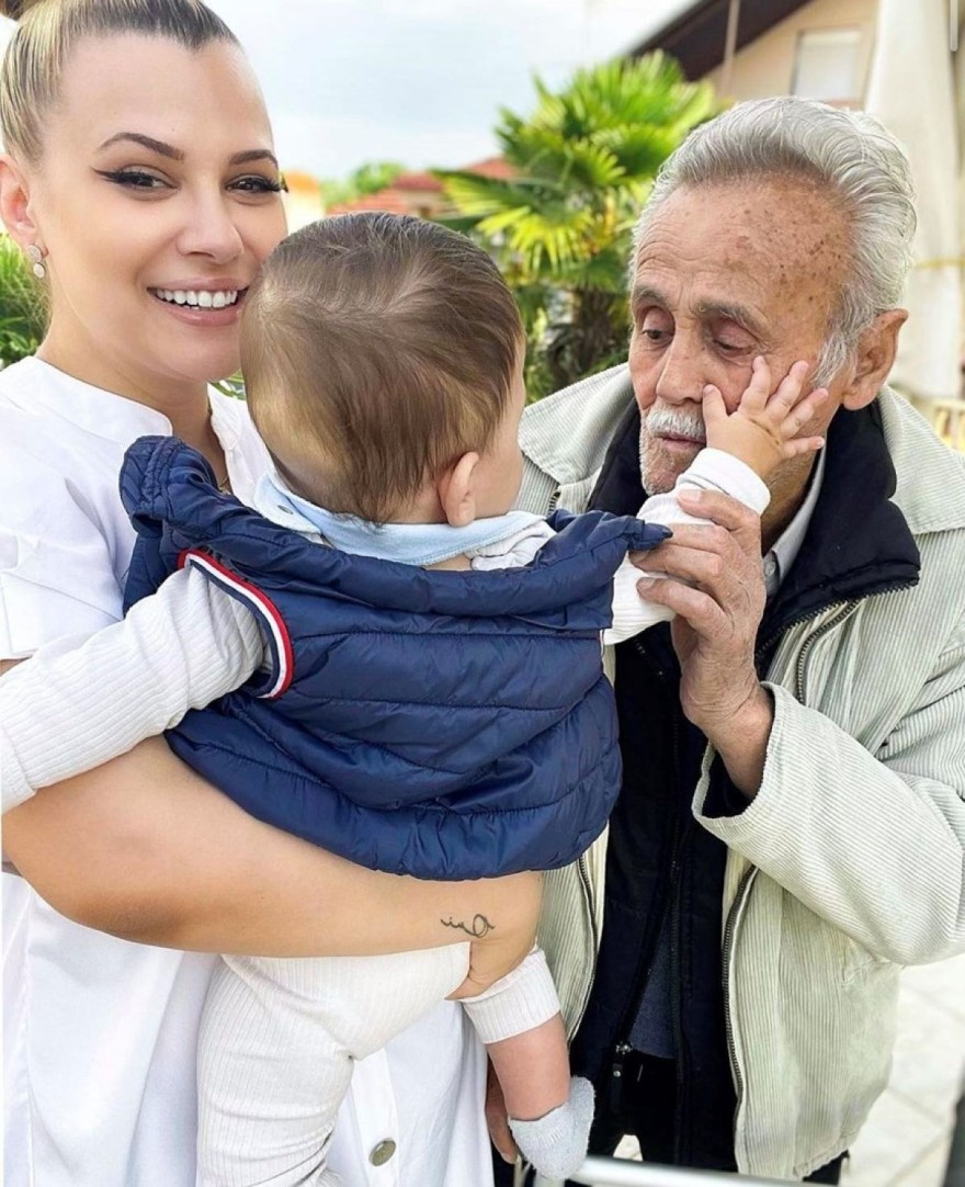 Λάουρα Νάργες γιος παππούς