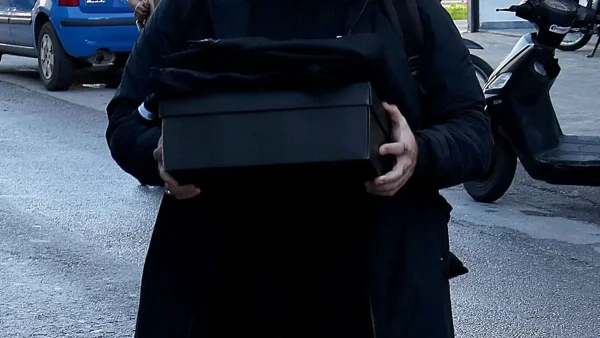 Παντρεύονται το καλοκαίρι μετά από την πρόταση γάμου στο Παρίσι - Θα χορέψει το χορό του Ησαΐα γνωστός Έλληνας παρουσιαστής