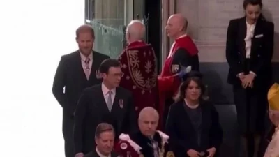 Στέψη βασιλιά Κάρολου Γ': Ήταν απομονωμένος και βιαστικός - Ο λόγος που ο Πρίγκιπας Χάρι έφυγε άρον άρον από την τελετή