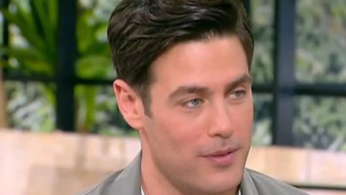 «Μη μου λες τώρα, που καθόμαστε: ''Φίλα την''» - Η αμήχανη στιγμή του Μαρτάκη με τον Ηλία Ψινάκη