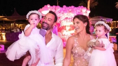 Στο ένα πλευρό η Μπόμπα, στο άλλο η πεθερά της και αγκαλιά οι δίδυμες - Φωτογραφίες από το εντυπωσιακό πάρτι γενεθλίων του Τανιμανίδη