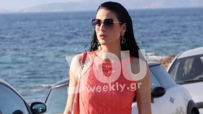 Γάμος Μουζουράκη: Συνοδευόμενη από τον Κίμωνα Κουρή η Τριανταφυλλίδου - Η πρώτη κοινή & επίσημη εμφάνιση μετά τις φήμες της σχέσεις τους