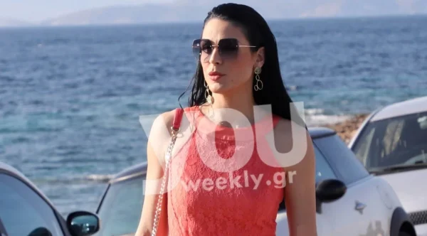 Γάμος Μουζουράκη: Συνοδευόμενη από τον Κίμωνα Κουρή η Τριανταφυλλίδου - Η πρώτη κοινή & επίσημη εμφάνιση μετά τις φήμες της σχέσεις τους