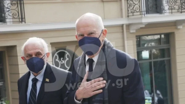 «Και αν έφυγες πριν τόσα χρόνια πατέρα...» - Ραγίζουν καρδιές με την συγκινητική ανάρτηση του Γιώργου Παπανδρέου για τα 27 χρόνια χωρίς τον μπαμπά του, Ανδρέα