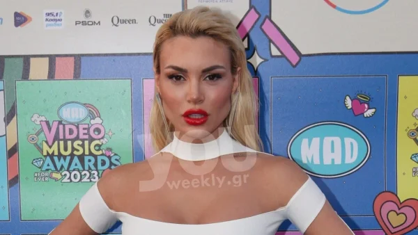 MAD VMA 2023: Με λευκή ολόσωμη φόρμα & διαφάνειες σε όλο το κορμί της - Η εκρηκτική εμφάνιση της Αλεξάνδρας Παναγιώταρου