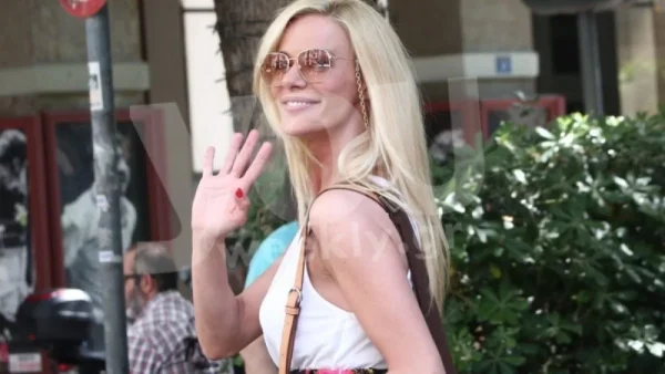 Ζέτα Μακρυπούλια: Η απάντηση της αεροπορικής εταιρείας μετά το δημόσιο ξεμπρόστιασμά της