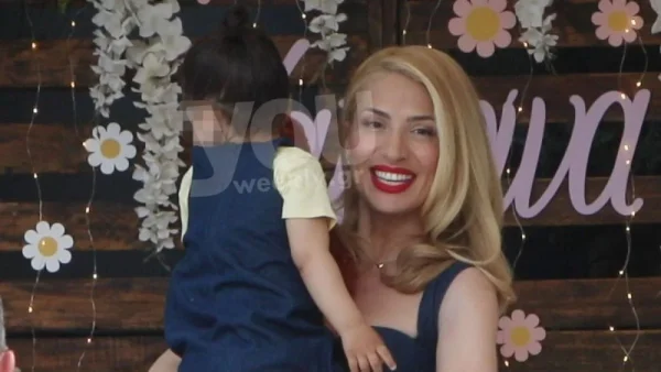 «Τα μάτια μου ήταν πρησμένα από το κλάμα...» - Η λαχτάρα που πέρασε η Ηλιάκη την ημέρα πριν τη βάφτιση της κόρης της