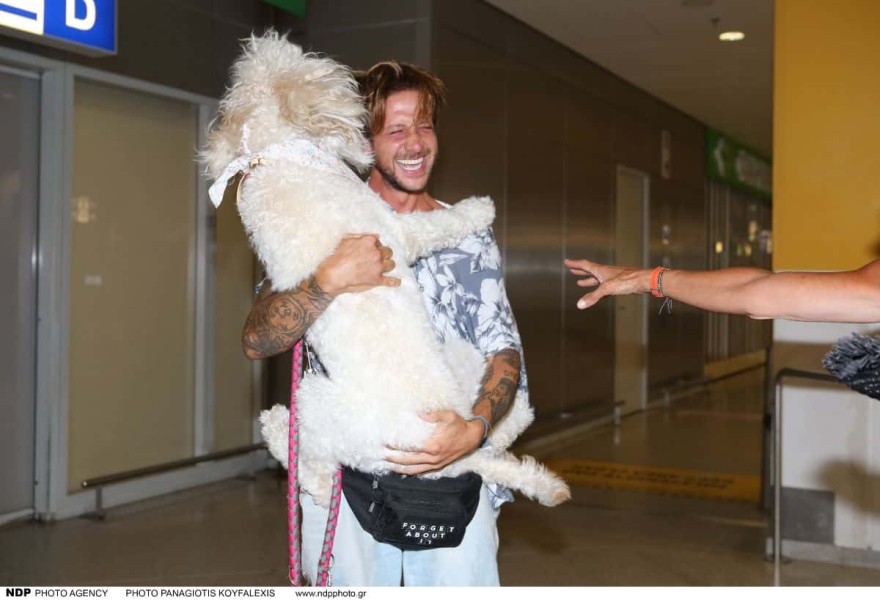 Survivor All Star: Επέστρεψε στην Ελλάδα ο Ηλίας Μπόγδανος - Η τρυφερή αγκαλιά με την Αλεξάνδρα Εξαρχοπούλου (Φώτο)