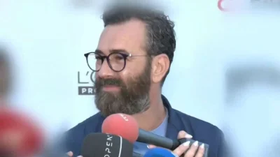 Ο Άγγελος Μπράτης «σφάζει με το γάντι» τον Δημήτρη Σκουλό: «Τι έκανε 4 χρόνια στο GNTM αφού δεν περνούσε καλα;»