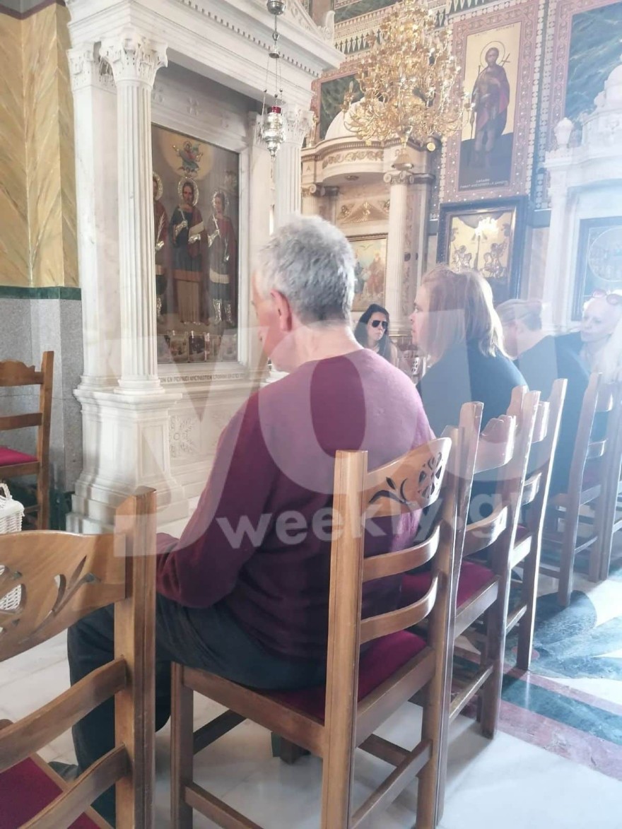 Κηδεία Γιάννη Φλωρινιώτη: Με στρας ο στολισμός της εκκλησίας - Τι γράφει επάνω το στεφάνι της κόρης του, Αννούλας (Αποκλειστικό!)