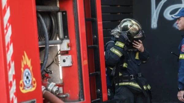 Φωτιά στο κέντρο της Αθήνας - Ανασύρθηκε ένας νεκρός