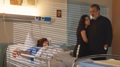 Η Γη της Ελιάς (29/6): Ο Δημοσθένης "καταρρέει" - Βλέπει την Ασπασία στο κρεβάτι του νοσοκομείου και σπαράζει