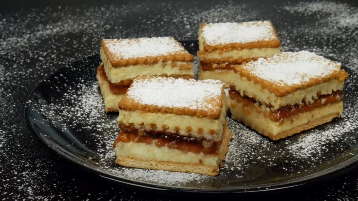 Για τις βραδινές λιγούρες: Δροσερό γλυκό ψυγείου με μπισκότα που λιώνουν στο στόμα