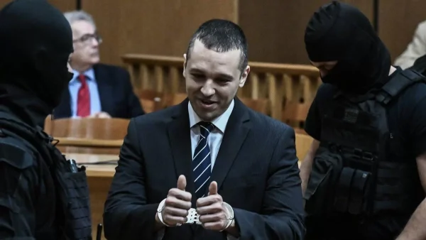 Σάλος με τη φωτογραφία του Ηλία Κασιδιάρη μέσα από τη φυλακή - Έχει κινητό στην κατοχή του;