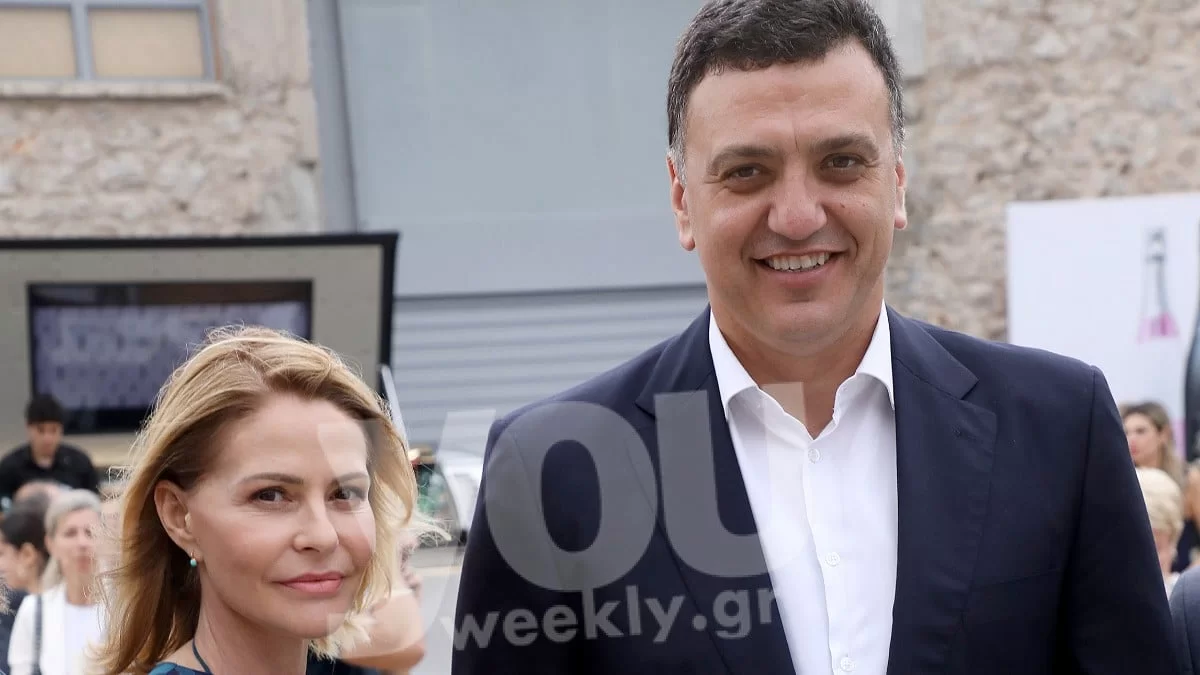 Έριξε την ψήφο του ο Βασίλης Κικίλιας - Συνοδευόμενος από τη Μπαλατσινού με λευκό αέρινο φόρεμα, σαν αρχαία Ελληνίδα θεά