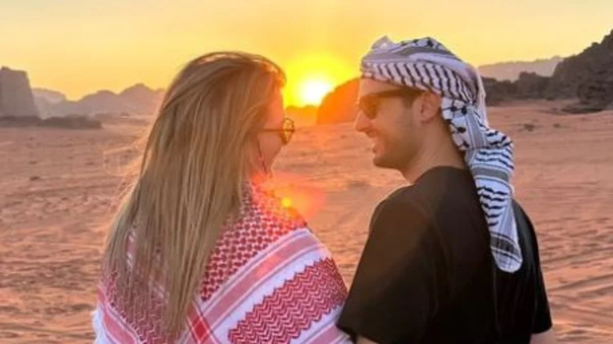 Ταξίδι για δύο στην Ιορδανία: Το εντυπωσιακό look της Κόνι Μεταξά πλάι στον Μάριο Καπότση