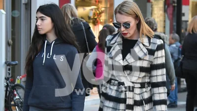 Λύδια Ευαγγελάτου: Καμία σχέση την έφηβη που ήταν - Ολόκληρη γυναίκα με έντονο βάψιμο & λευκό φόρεμα η κόρη της Στεφανίδου