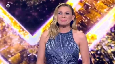 My style rocks: Με αστραφτερό maxi φόρεμα - Εντυπωσιακή και πολύ συγκινημένη η Καραβάτου στο μεγάλο τελικό