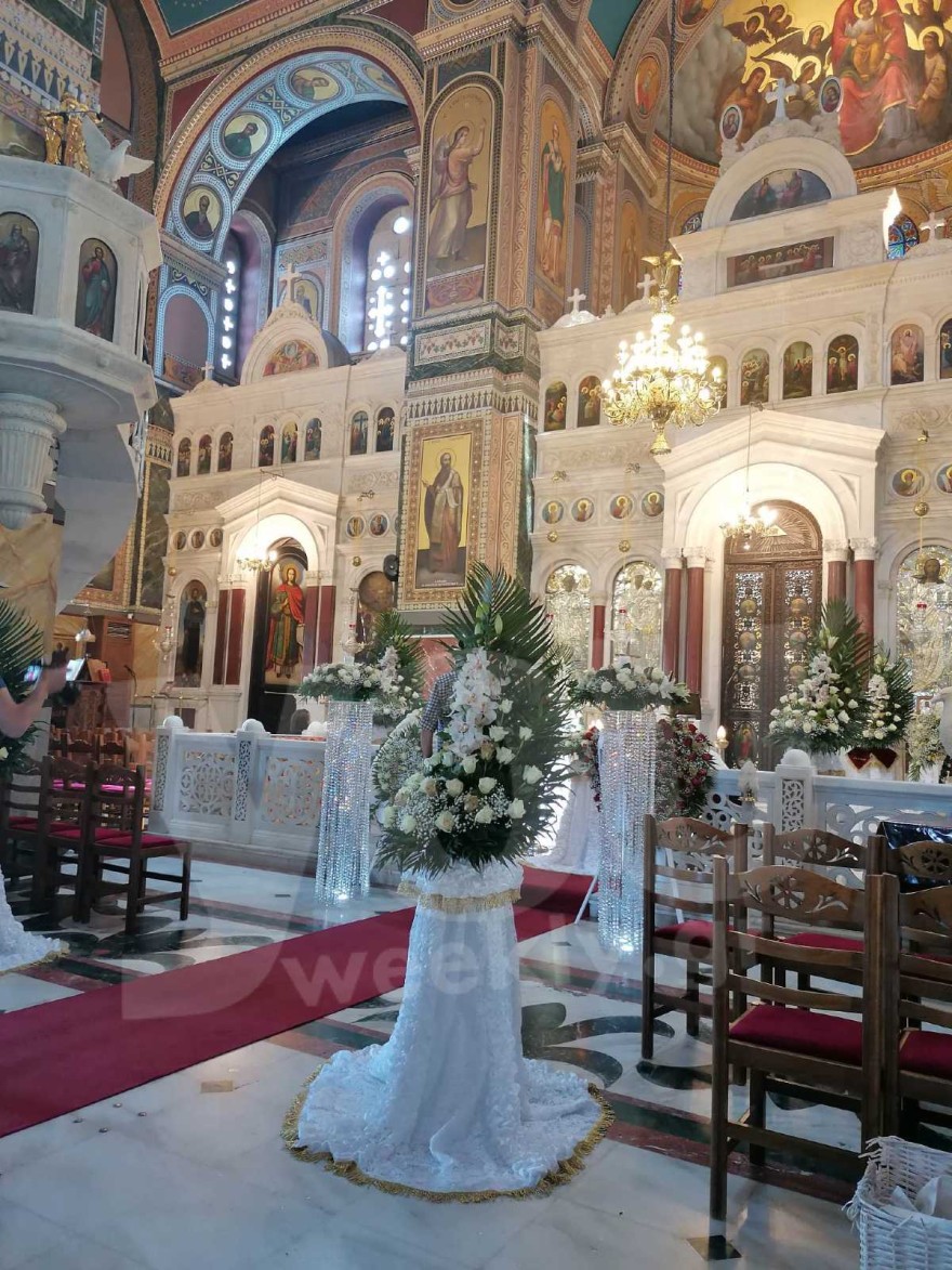 Κηδεία Γιάννη Φλωρινιώτη: Οι πρώτες φωτογραφίες - Τι γράφει επάνω το στεφάνι της κόρης του, Αννούλας (Αποκλειστικό!)