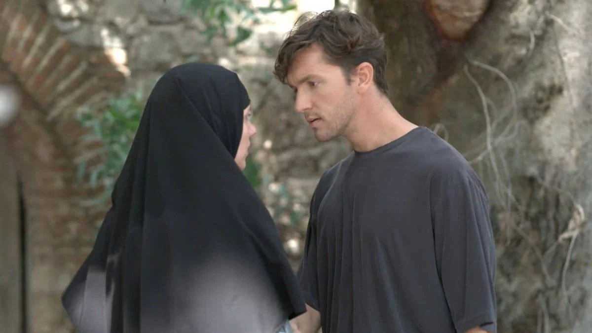 Μαύρο Ρόδο (13/6): «Λες να συνεννοήθηκε με τον γιατρό;» - Ο Πέτρος ανακαλύπτει το μυστικό της Ελισάβετ