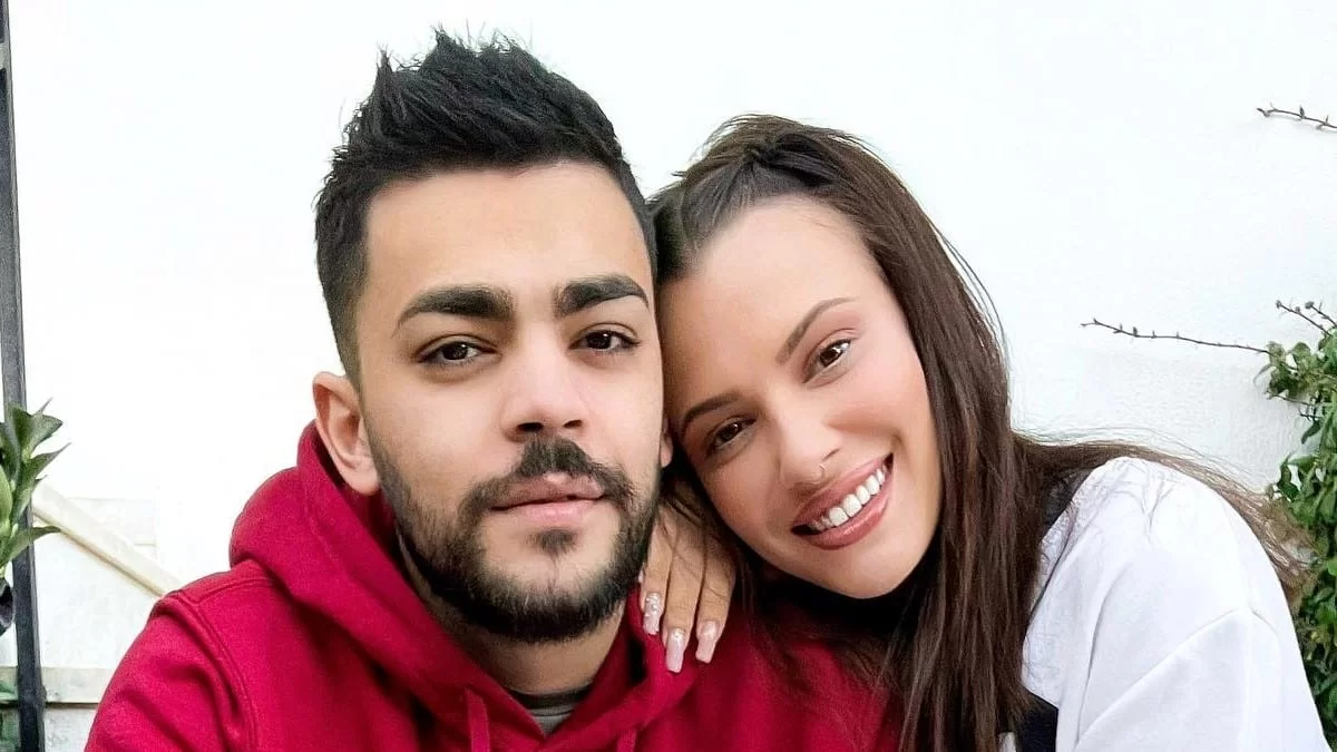 Λίγο πριν ανέβουν τα σκαλιά της εκκλησίας - Στιγμές ευτυχίας για της Λάουρα Νάργες & το Χρήστο Σαντικάι