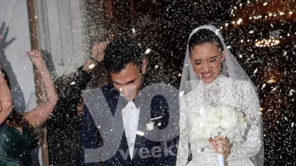 Σφραγισμένο με χρυσή λεπτομέρεια - Το υπέρκομψο προσκλητήριο του γάμου της Πρέλεβιτς & του Νομικού