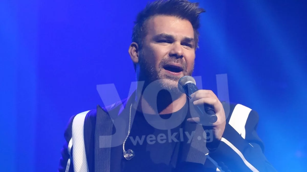 Καλύφθηκε με βουνό από γαρύφαλλα ο Γιώργος Σαμπάνης - Μεγάλη αποθέωση από το κοινό της Θεσσαλονίκης