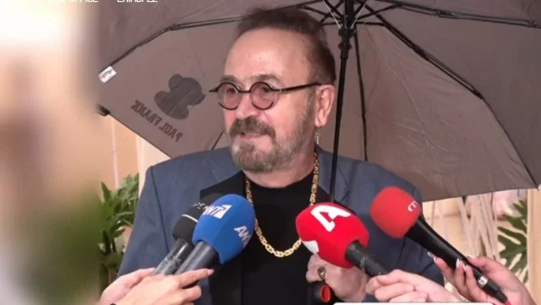 Η κόρη του Σταμάτη Γονίδη βάπτισε τον γιό της: Κούκλα μέσα στο πορτοκαλί φόρεμά της - Οι πρώτες τους δηλώσεις στις κάμερες