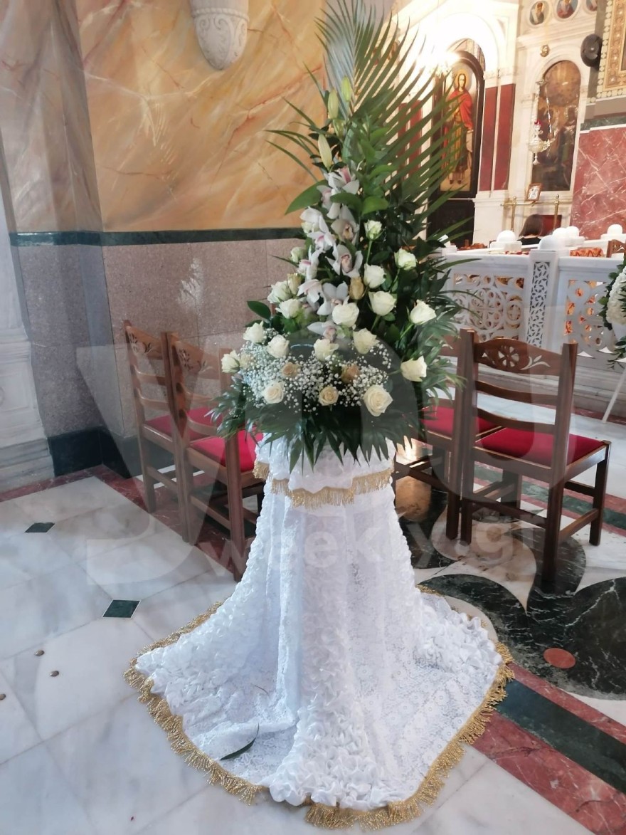 Κηδεία Γιάννη Φλωρινιώτη: Με στρας ο στολισμός της εκκλησίας - Τι γράφει επάνω το στεφάνι της κόρης του, Αννούλας (Αποκλειστικό!)