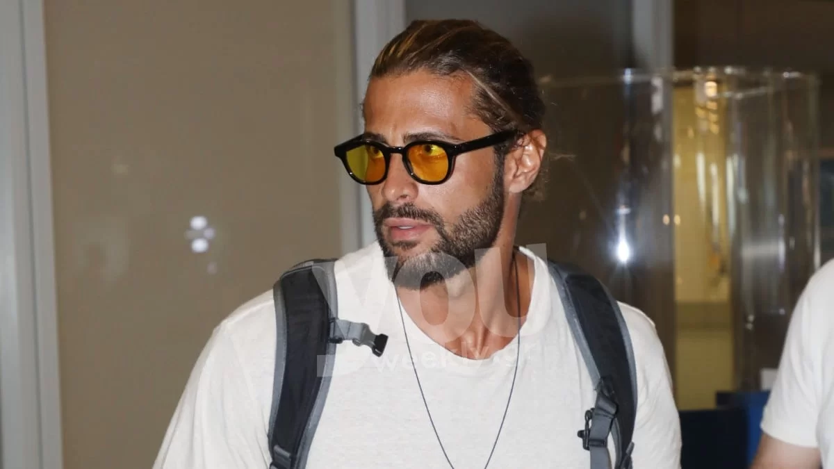 Αμήχανος μπροστά στις κάμερες - Επέστρεψε στην Ελλάδα ο Κωνσταντίνος Βασάλος μετά την αποχώρηση από το Survivor All Star