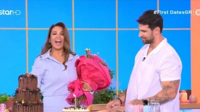 Γενέθλια στο πλατό του BreakfastStar για την Ελένη Χατζίδου - Οι 2 τούρτες έκπληξη και η ροζ ανθοδέσμη