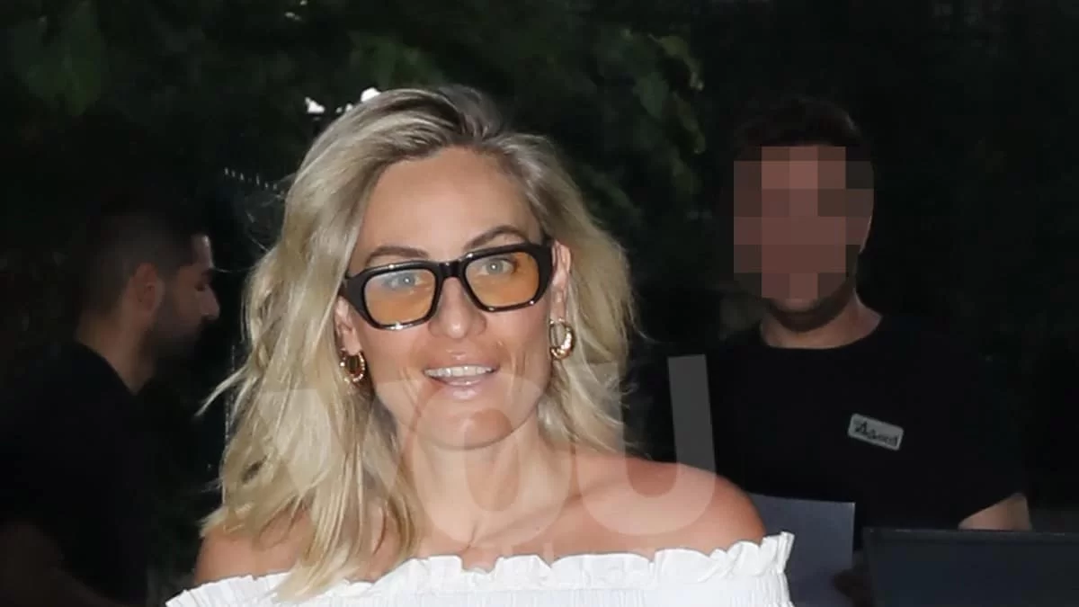 Με παντόφλες & γυαλιά ηλίου - Η έξοδος της Μελέτη στο πλευρό του Μαροσούλη λίγο μετά το γάμο τους