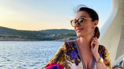 Ξαπλωμένη στο σκάφος με μαύρο μπικίνι στους Παξούς - Η αρετουσάριστη φωτογραφία με το σώμα της Τατιάνας Στεφανίδου