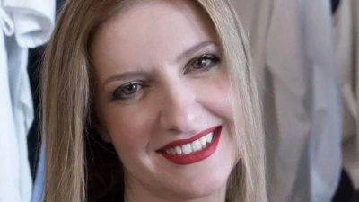 Ίσμα Τουλάτου: Σπαραγμός στην κηδεία της δημοσιογράφου που πέθανε 3 ημέρες πριν γεννήσει το μωράκι της