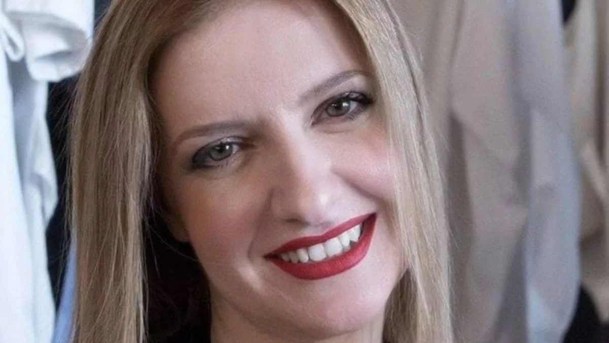 Ίσμα Τουλάτου: Σπαραγμός στην κηδεία της δημοσιογράφου που πέθανε 3 ημέρες πριν γεννήσει το μωράκι της