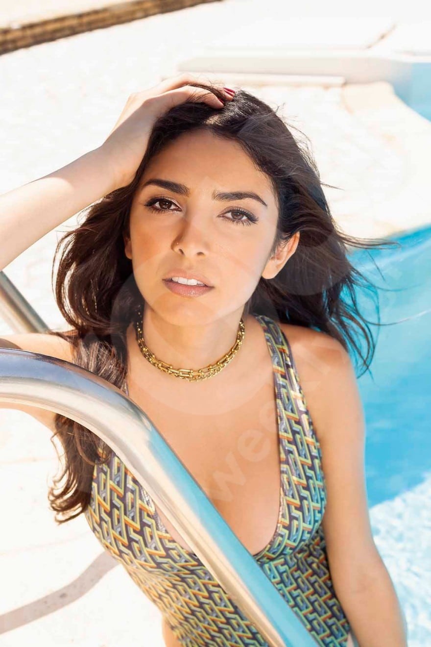 Η Ιφιγένεια Τζόλα φωτογραφίζεται στο περιοδικό YOU