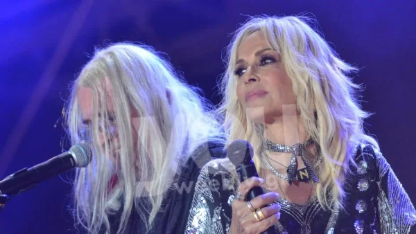 50 χρόνια Άννα Βίσση: Συγκινημένη η Σοφία Καρβέλα - Η αντίδραση της όταν είδε επί σκηνής τους γονείς της