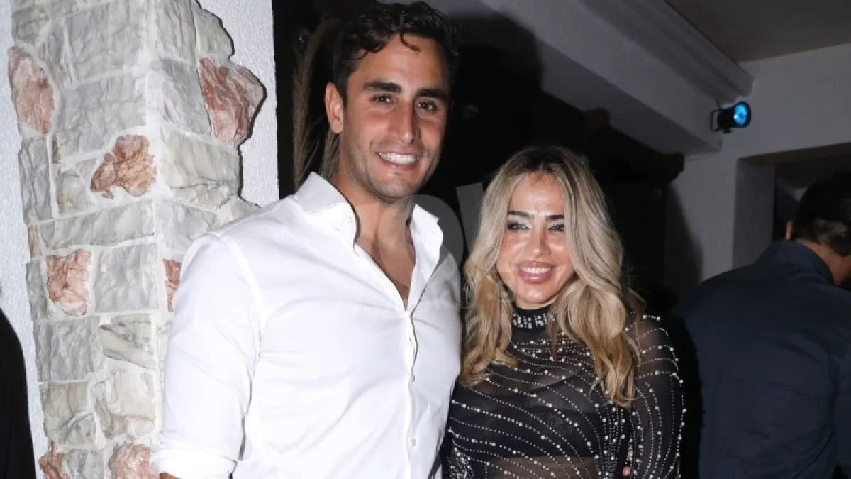 To ''καυτό'' βίντεο με το Μάριο Καπότση να αλλάζει πουκάμισα - Μαυρισμένος με έντονους κοιλιακούς