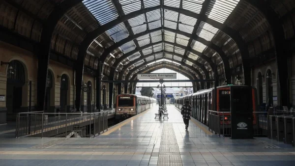 Δρομολόγια Μετρό - Τραμ: Σε ισχύ από σήμερα 10/7 το θερινό πρόγραμμα