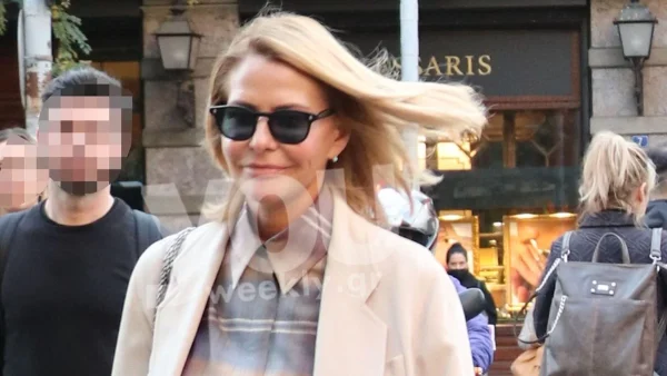 Ολόκληρος άντρας ο γιος της Τζένης Μπαλατσινού Μάξιμος - Καστανόξανθος, με κοιλιακούς και ωραίο μαύρισμα