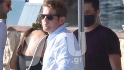 Τζέιμς Καφετζής: Στη μάχη με τις φωτιές στη Ρόδο - Βοηθάει στις εκκενώσεις με το προσωπικό του σκάφος