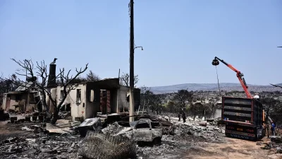 Φωτιές: Ημέρα 5η - Η μάχη με τις αναζωπυρώσεις συνεχίζεται