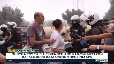 «Σαν μάνα μου στο λέω» - Συγκλονίζει αστυνομικός παρακαλώντας γυναίκα να εγκαταλείψει στο σπίτι της πριν καεί