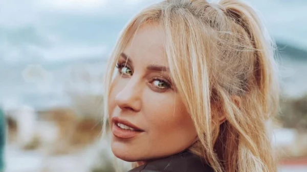 Είχε "εξαφανιστεί" για πάνω από ένα χρόνο - Ανανεωμένη και φανερά αδυνατισμένη η Γωγώ Μαστροκώστα