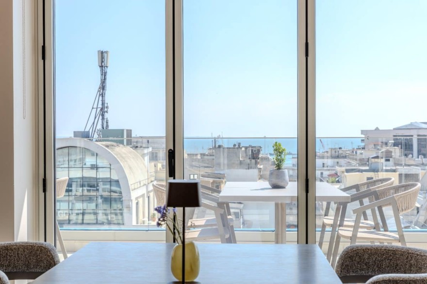 holliday inn level 9 pool