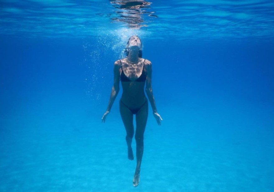 Ηλιάνα Παπαγεωργίου κάτω από το νερό